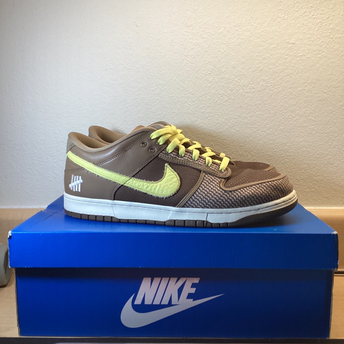 undefeated dunks yellow laces