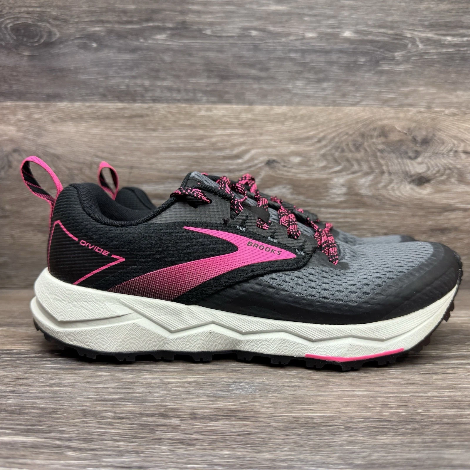 Brooks Divide 2 Shoes Women Size 7.5 Black Pink Hiking Running Trail Sneakers