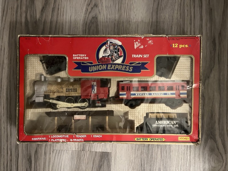 Union Express Battery Operated Train Set  12 Pcs