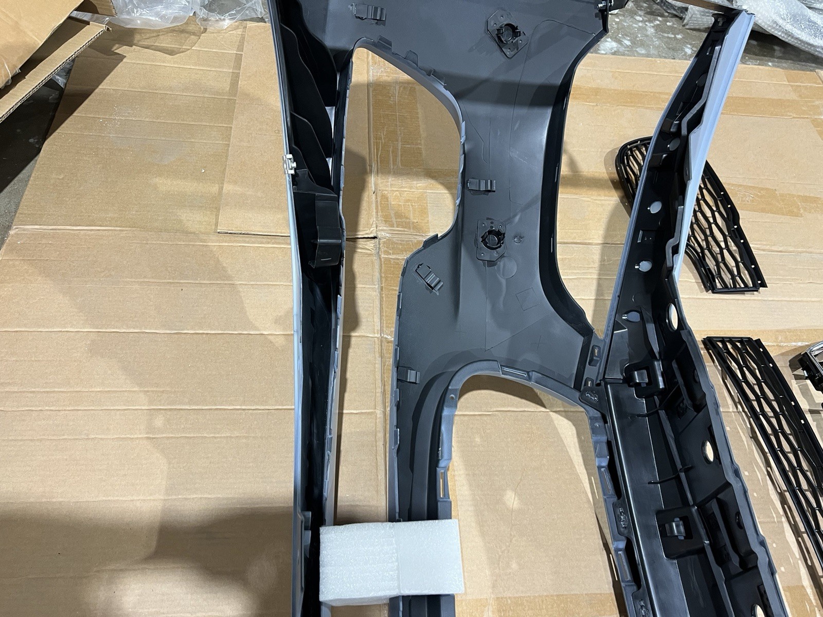 2014-2017 Maserati Ghibli Front Bumper Cover Lower & Upper Grille Set No Sensors
