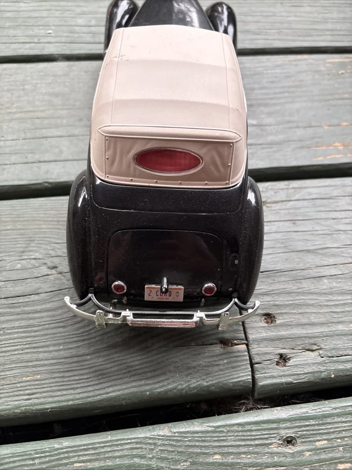 Signature Models 1937 Cord Supercharged Black Diecast Scale Model 1:18 - Image 2 of 4