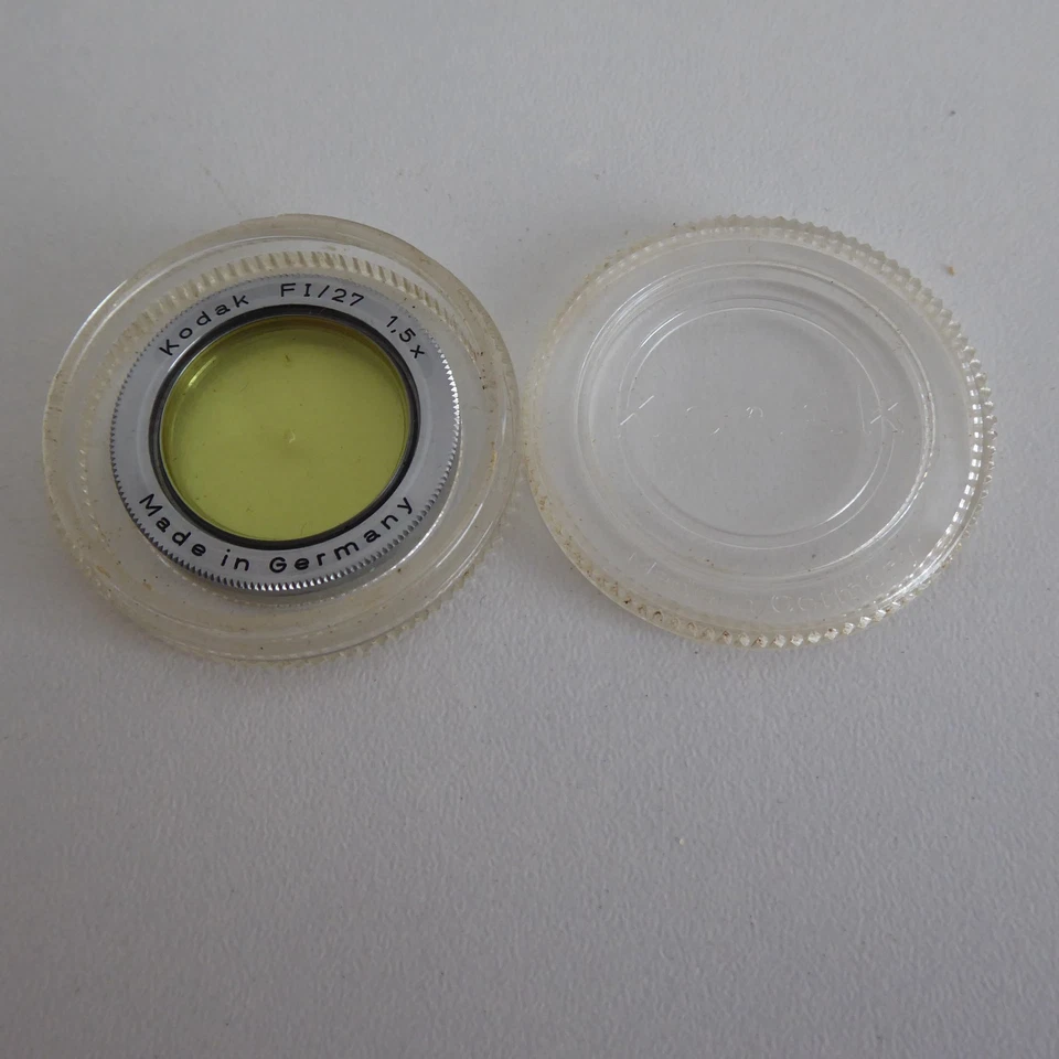 BOXED KODAK RETINA 1a ACCESSORY KIT, INCLUDES TWO FILTERS. SHADE MISSING - Image 2 of 4