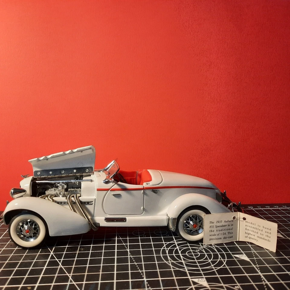 Modellino Franklin Mint 1935 Auburn 851 Speedster "White Lightning" 1:24 - Immagine 2 di 4