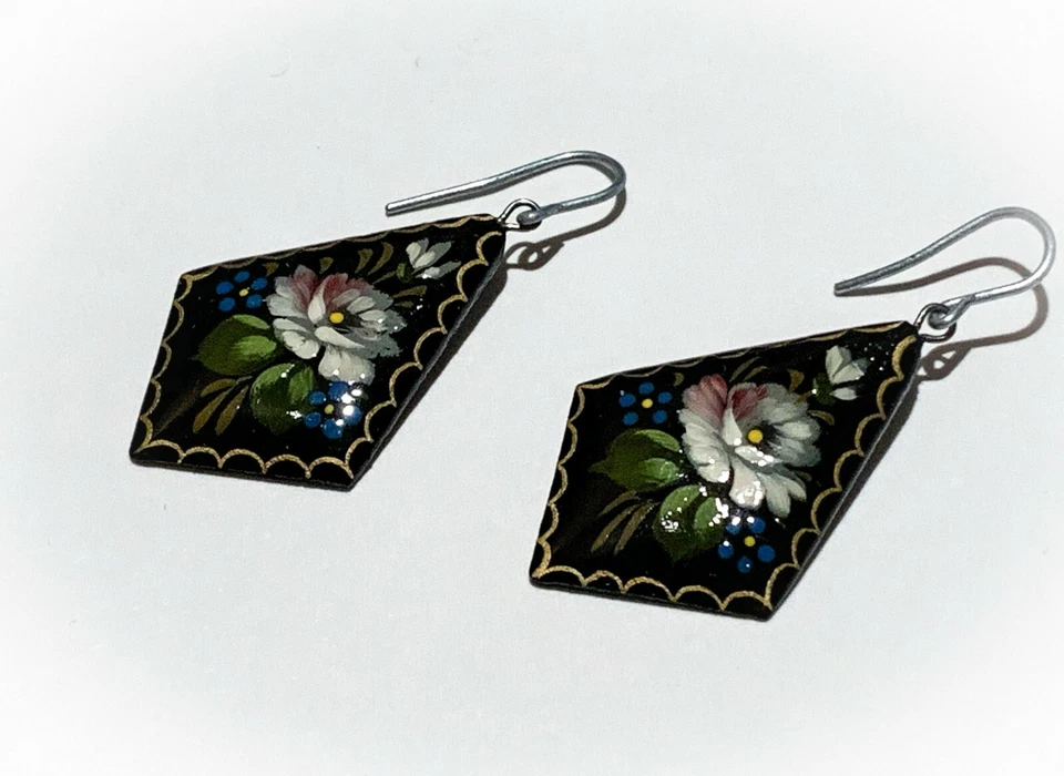 Pendientes de madera con flor blanca pintados a mano rusos 1499W Foto 2 de 4