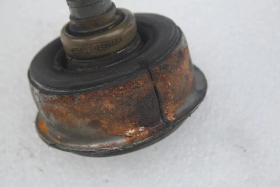 1981 1982 1983 1984 1985 MERCEDES 300SD W126 LADO DEL CONDUCTOR IZQUIERDO AMARRE DELANTERO Foto 3 de 4