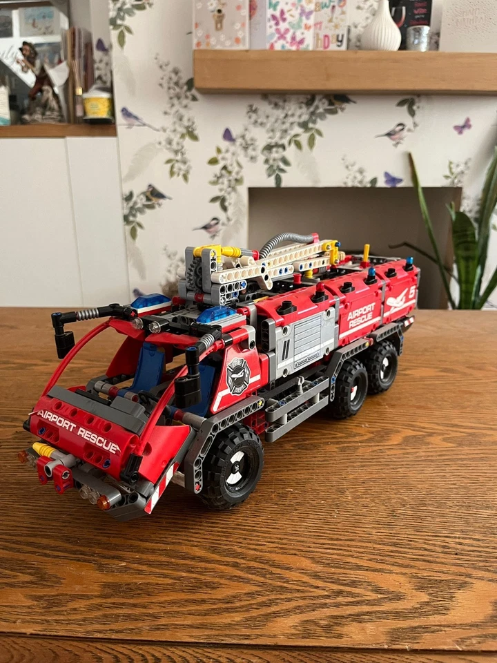 LEGO Technic 42068 Airport Rescue Vehicle, photo 2 of 5