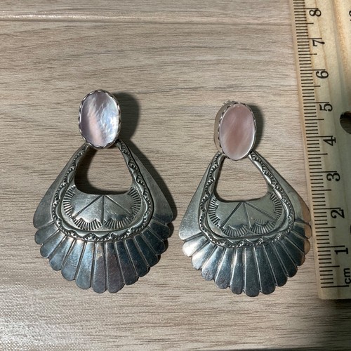 Pink shell cabochon and sterling fan shaped drop dangle earring, boho, hippie - Picture 2 of 7