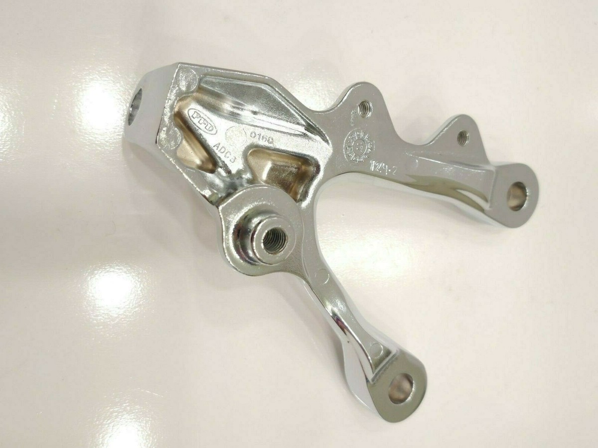 05 06 KAWASAKI NINJA ZX6R ZX6RR FRONT LEFT FOOTREST BRACKET 35063