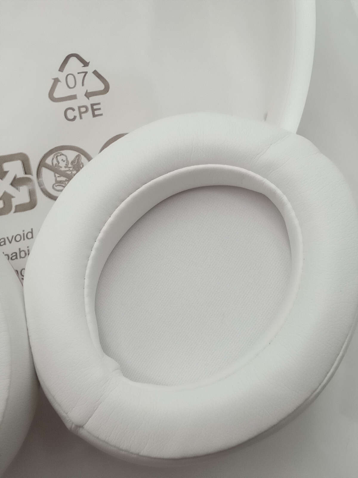 Raycon Everyday White Rose Gold Wireless Bluetooth Over The Ear Headphones