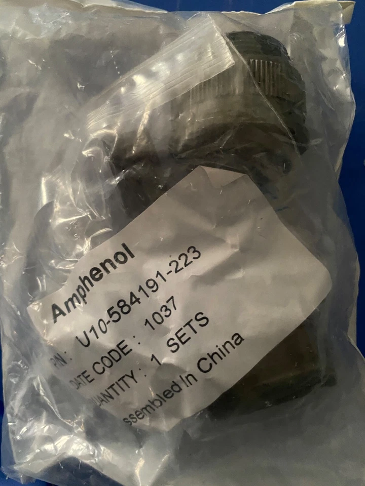 Amphenol Industrial  MS3106F22-22S Circular Mil Spec Connector 4P #8 SKT CONTACT - Image 2 of 2