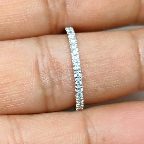 0.40CT Simulated Diamond Eternity Wedding Band Ring 14K White Gold Plated Silver - Foto 7 di 11