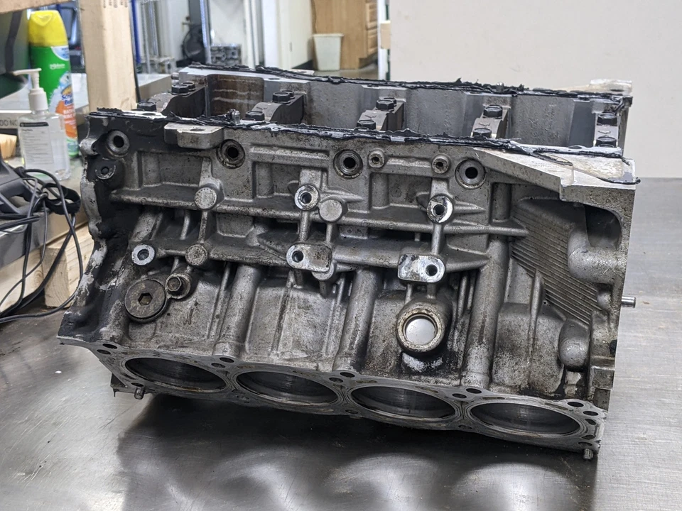 Engine Cylinder Block For 04-09 Nissan Titan  5.6  Gas - Image 2 of 4