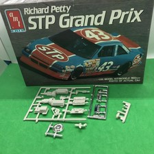 Amt 125 Chevy Sb Race Engine Edelbrock Holley No Headers Search Lbr Model Parts