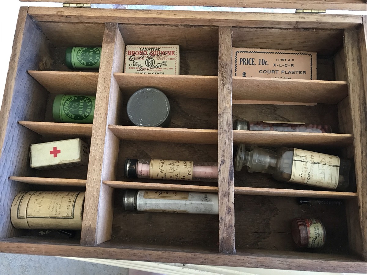 1906 RED CROSS COMPANY VINTAGE WOOD BOX EMERGENCY KIT WITH