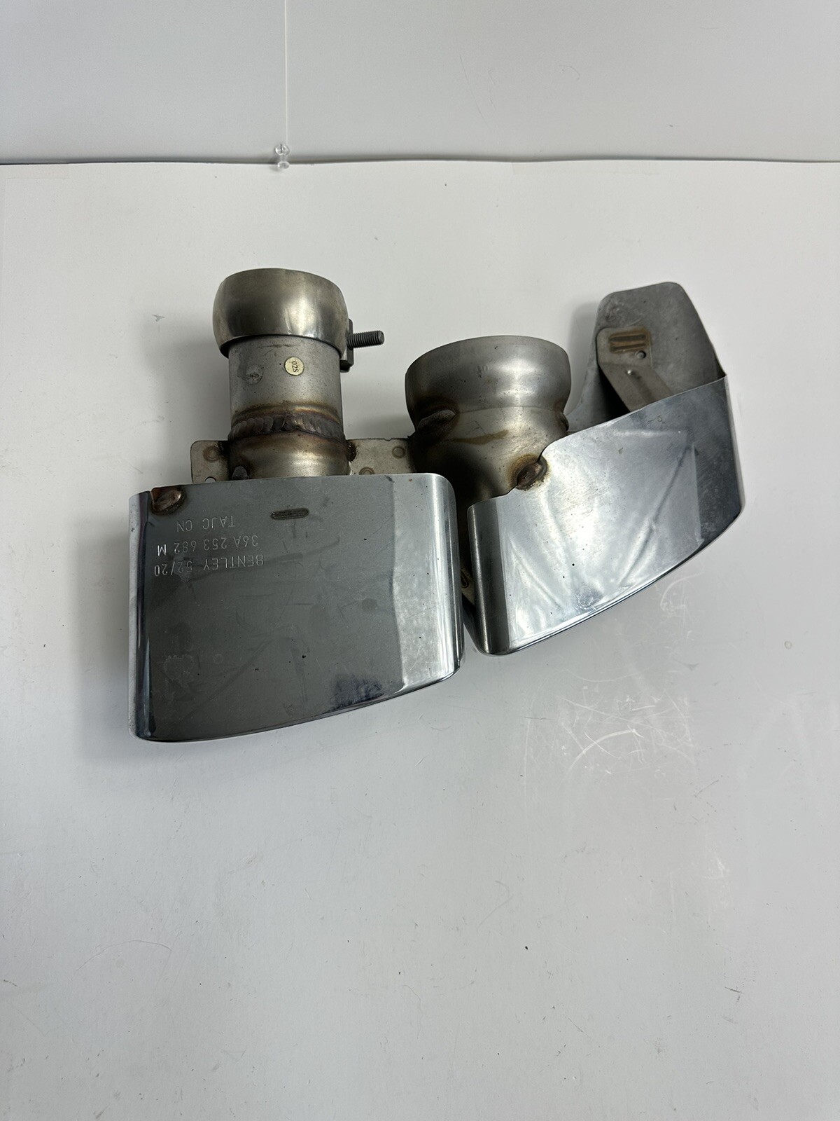 2016-2022 BENTLEY BENTAYGA RIGHT REAR EXHAUST TAIL PIPE TIP MUFFLER TRIM OEM
