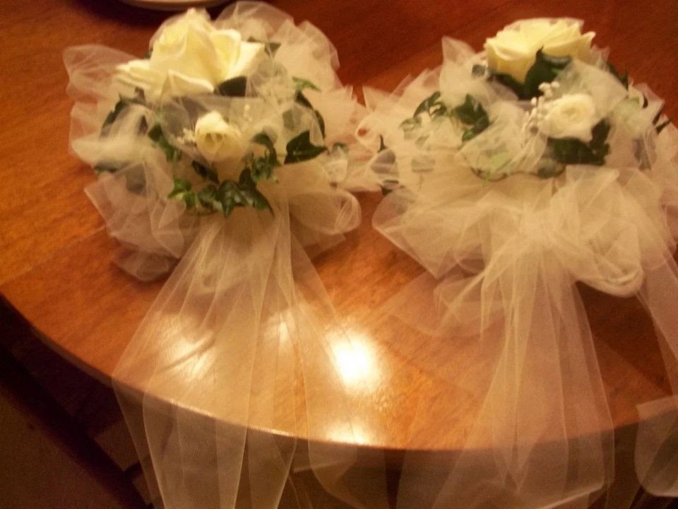 10 IVORY WEDDING BOWS (ROSES) FOR PEWS WEDDING NEXT WEEK RUSH ORDERS WELCOMED - Image 1 of 1