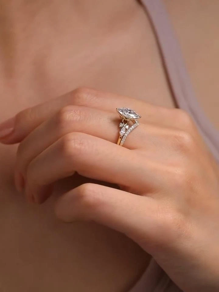 Conjunto de anel de noivado de ouro amarelo 14K com diamante criado em laboratório corte marquesa FN - Imagem 4 de 4