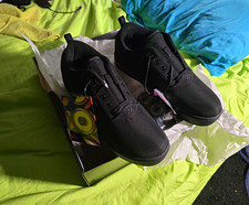 Heelys Pro 20 Men  s Black Wheeled Low Top Sneakers Lace-Up HES10430M