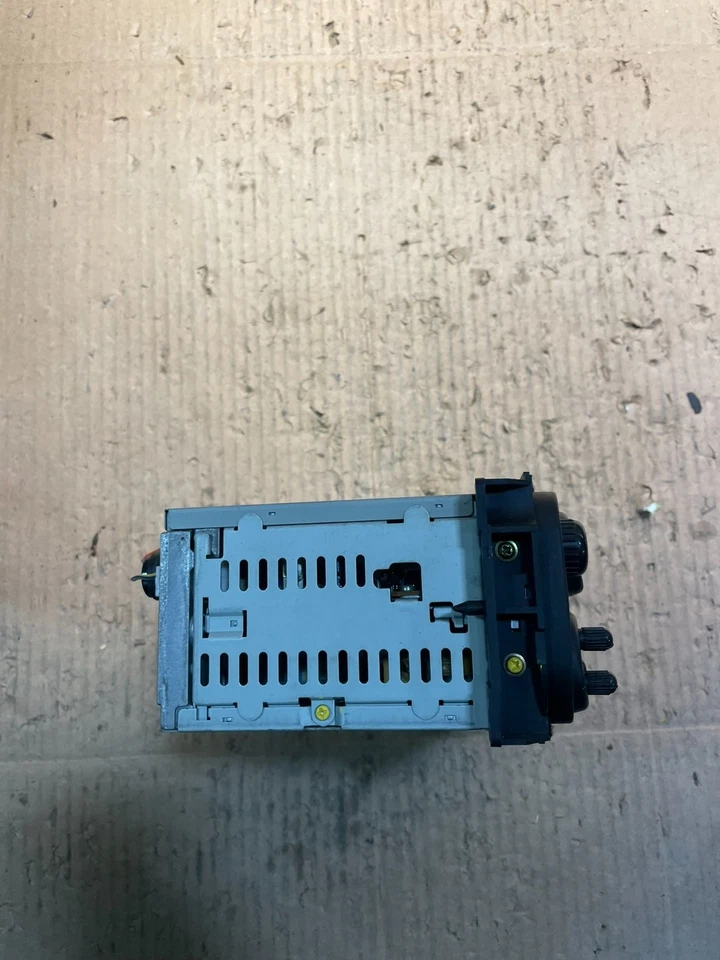 Rádio cassete 1998-2003 Dodge Chrysler Jeep Ram AM FM fabricante de equipamento original v2450 DG - Imagem 2 de 4