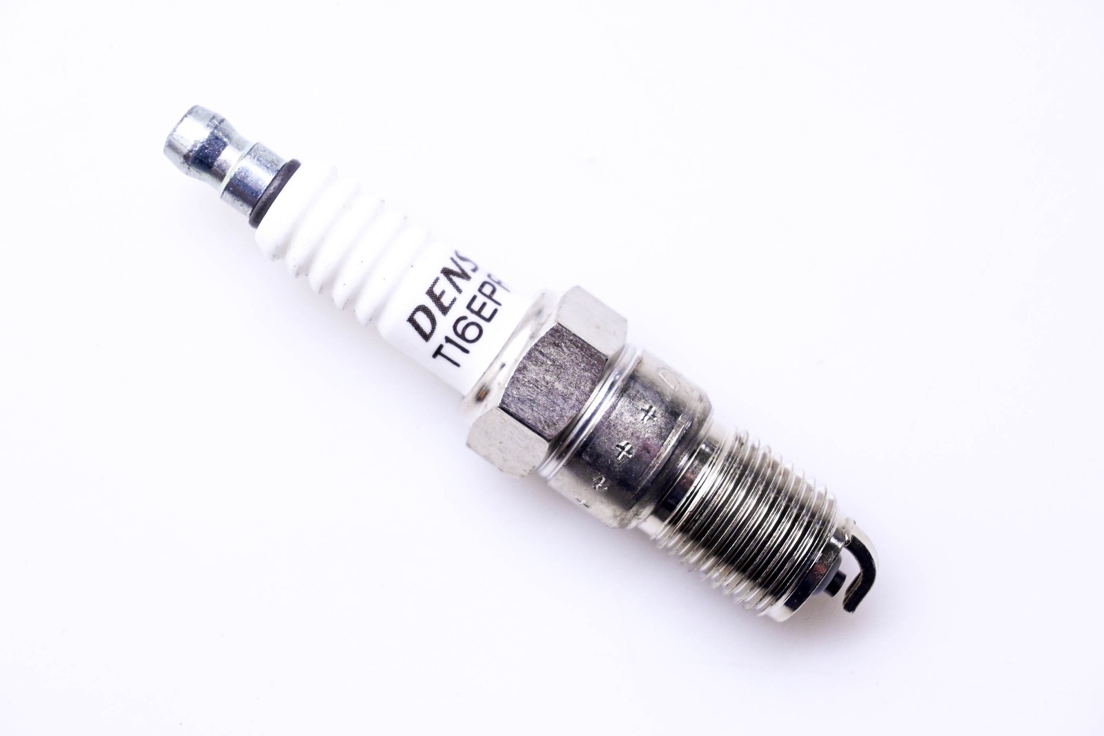 Denso T16EPR-U, 5022 U-Groove Spark Plug NOS