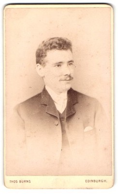 Fotografie Thos. Burns, Edinburgh, West Maitland St 5, Portrait eines Mannes 