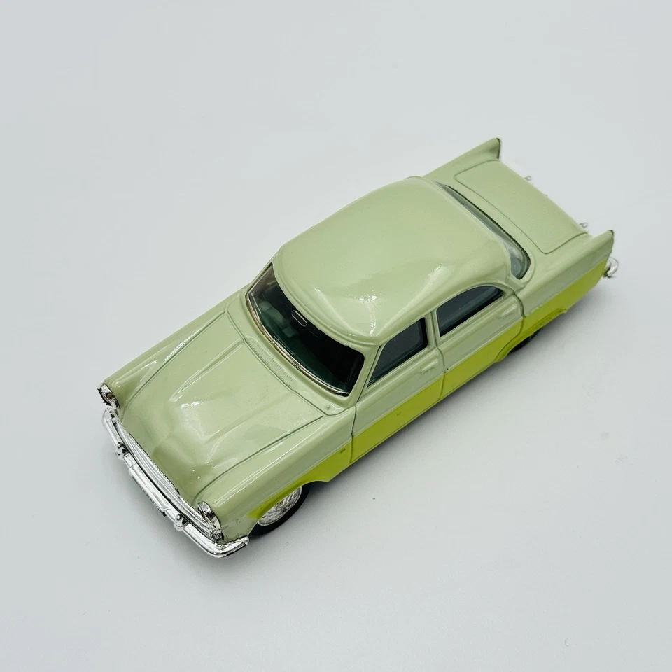 Vintage Corgi Toys 1:43 Ford Zodiac Mk2 2 Tone Green Unboxed - Image 4 of 4