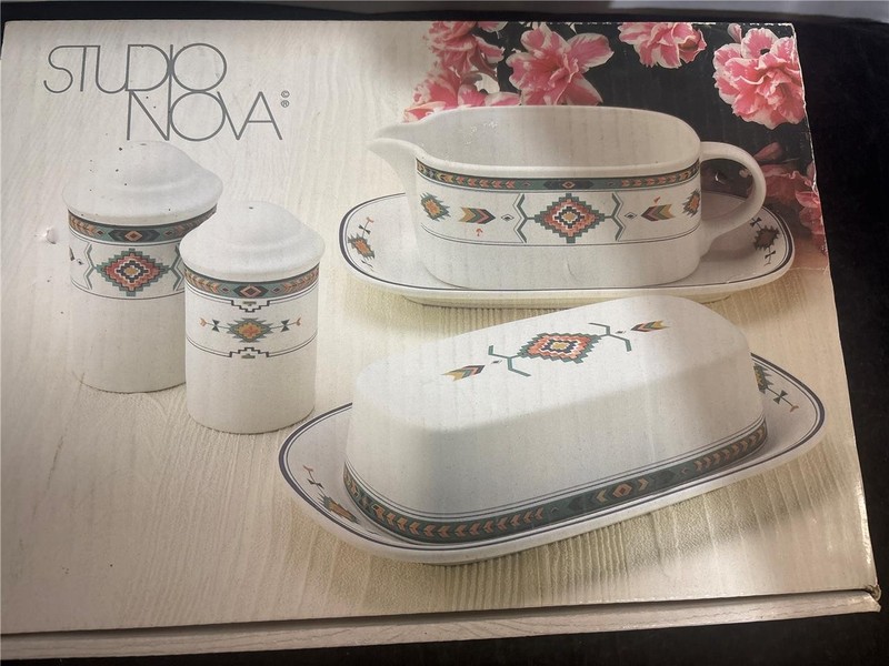 Studio Nova Adirondack Y2201 /006 Shakers Butter Dish Gravy New in Box Unused