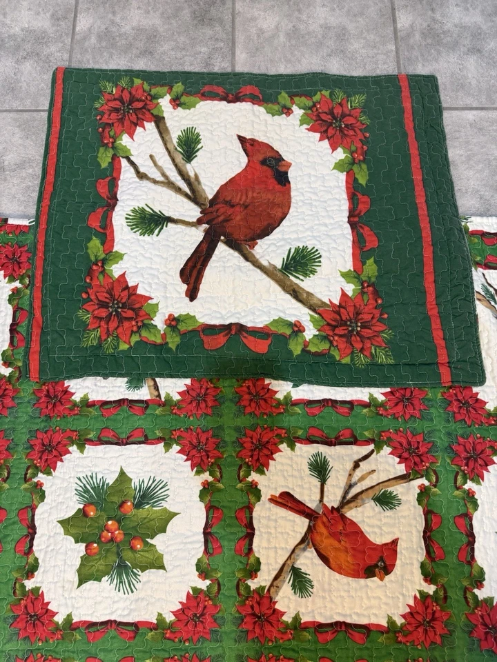 Juego de edredón de Navidad con cardenales y flores de pascua - ropa de cama navideña, 100 % poliéster Foto 2 de 3