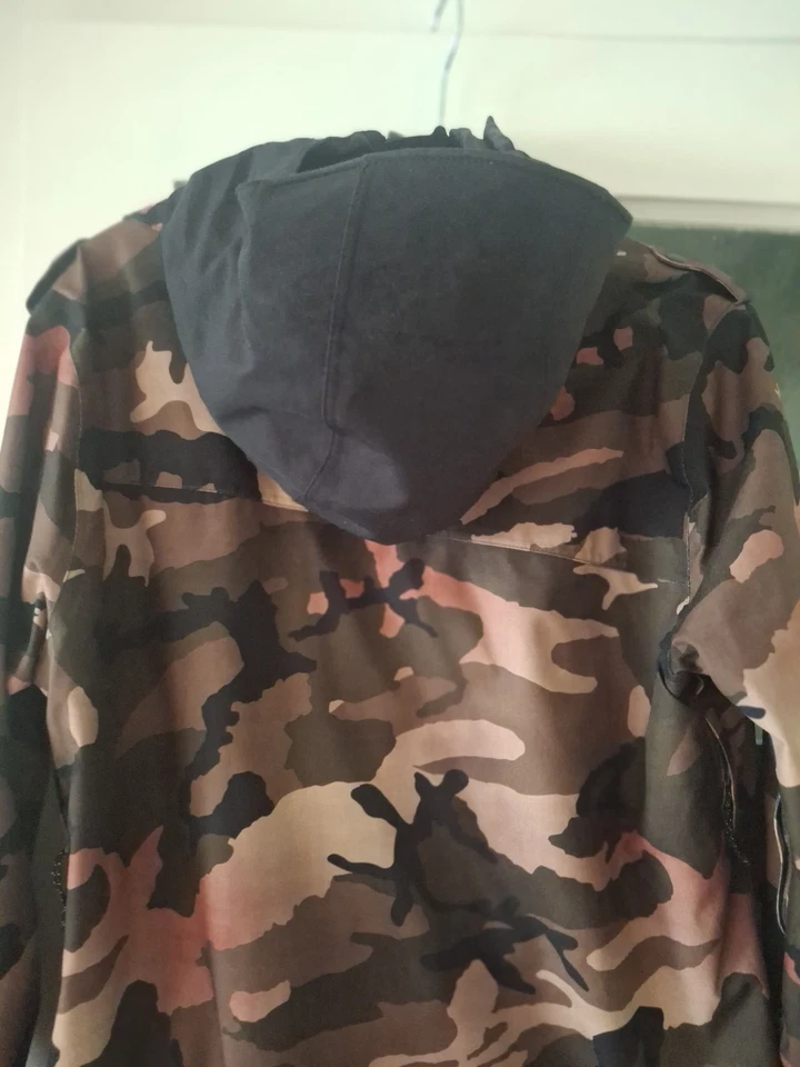 Tolle Outdoorjacke v. VOLCOM, Camouflage mit rosa, XL, wasserfest - Bild 4 von 4