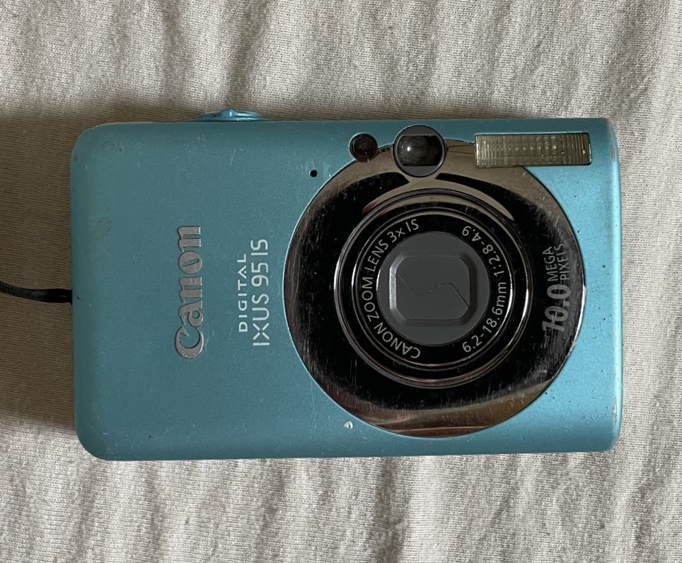 Canon IXUS 95 IS 10.0MP Digitalkamera + 8GB - Blau