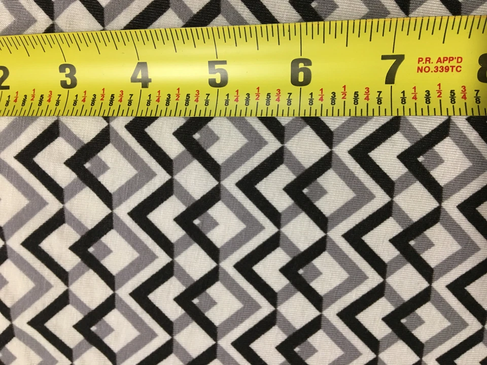 Hermosa tela tejida elástica de rayón con estampado geométrico negro, gris, blanco 9 oz Foto 4 de 4