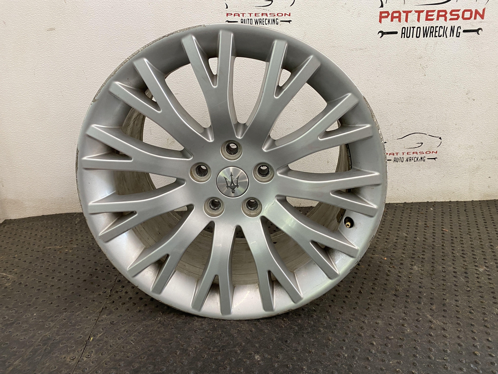 2006 MASERATI QUATTROPORT REAR SILVER ALUMINUM WHEEL RIM 18X10.5