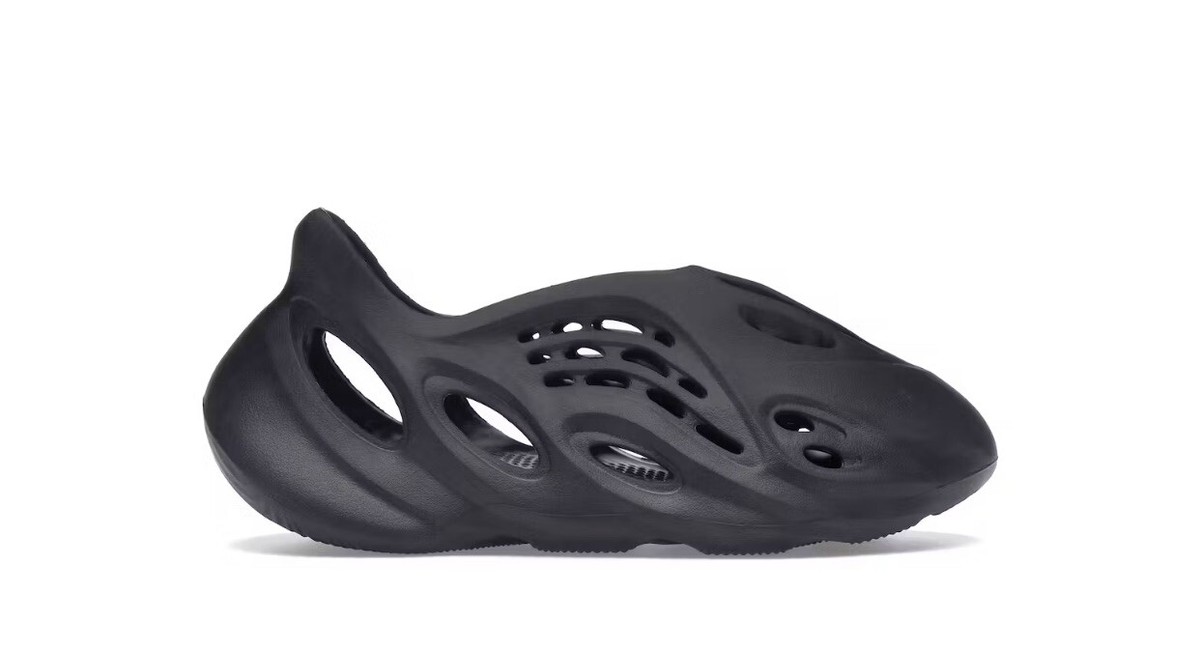 Yeezy foam runner onyx size 12 Yeezy Foam Runner “Onyx” - Review + Sizing Advice - YouTube main image 2