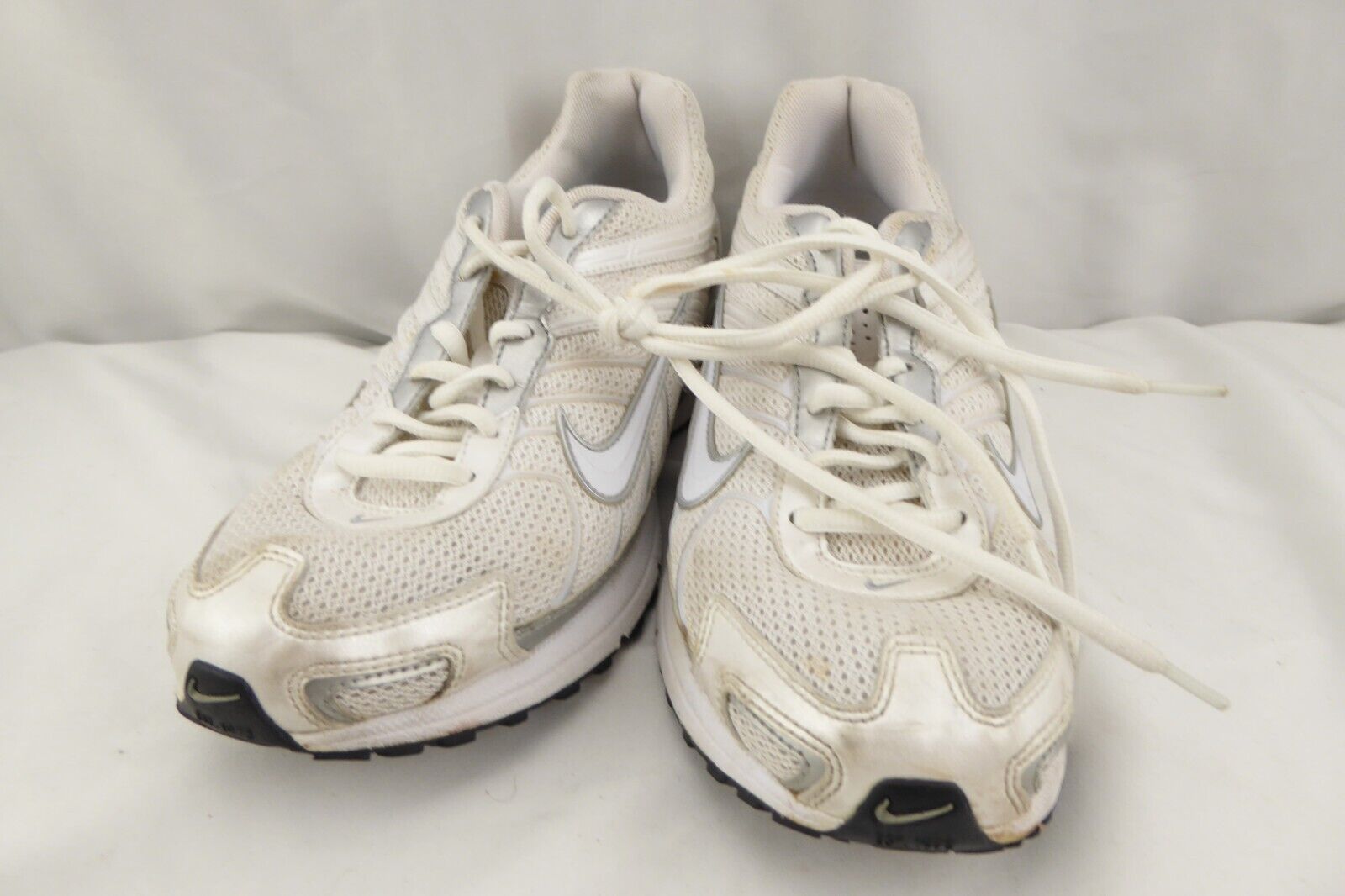 Vernietigen wit medeleerling Nike Air BRS 1000 Running Shoes Silver on White Size 8.5 Mens Preowned |  eBay