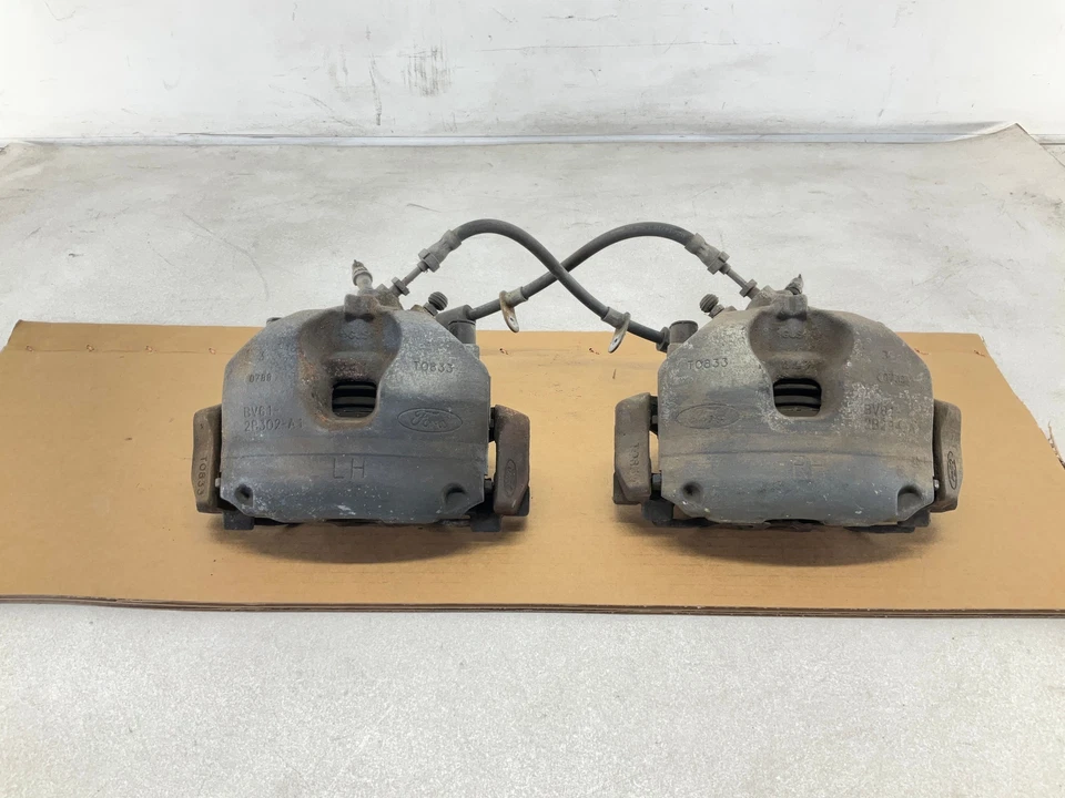 Par de pinzas de freno de rueda delantera izquierda y derecha Lincoln MKC 15-19 OEM CM Foto 2 de 4