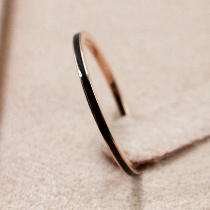 18K Rose Gold Tail Ring Women's Titanium Steel Black/White Enamel Band Size 4-10 - Image 4 of 4