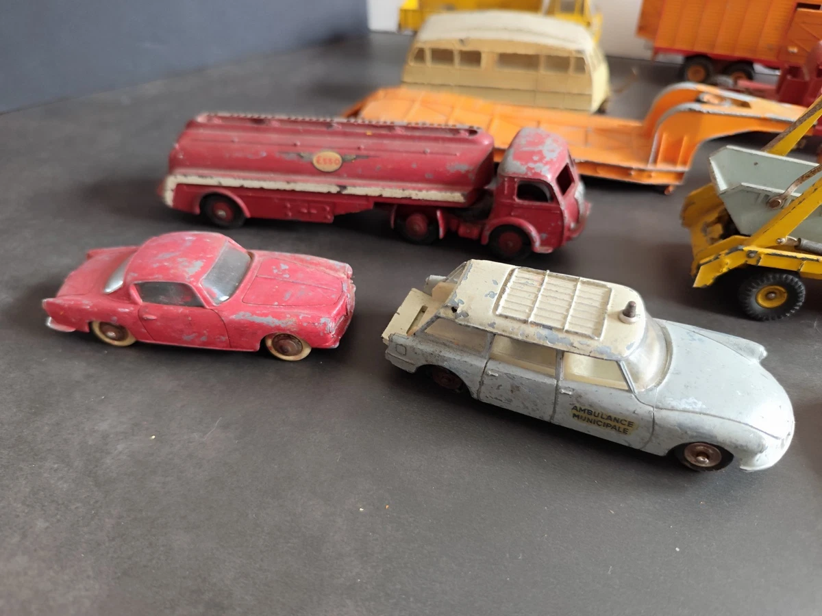 Lot Dinky Toys - Anciennes - Voitures, camions, remorque - à restaurer - Lot 1