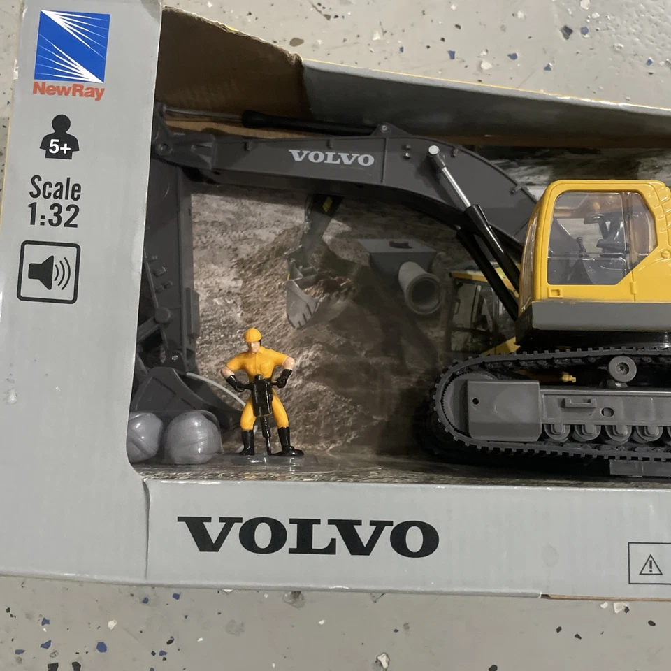 Volvo EC140E экскаватор 6,5 «литой с пластиковой конструкцией новый Ray игрушка желтый - Изображение 2 из 4