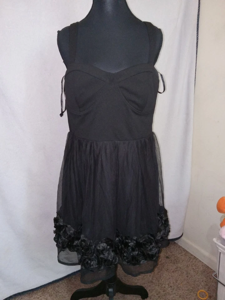 Trixxi Fit And Flare Negro Con Chifón Floral Ribete Juniors Talla XL Foto 3 de 4