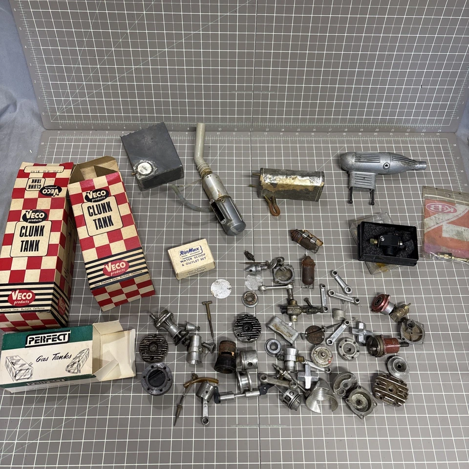 Vintage Modellflugzeug Motor Trödel Schublade ausmisten, Modellflugzeugteile Konvolut