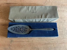 Oneida Grosvenor 1921 Cake Server Pie Knife Community Plate Original Box Vintage
