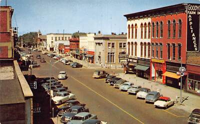 J88/ Hastings Michigan Postcard Chrome State Street Stores 393