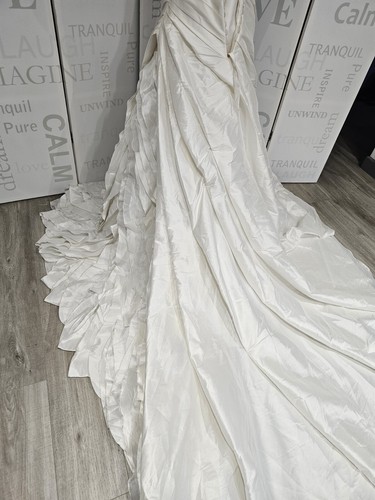 SALE!!! essense of australia wedding dress size 12 - Picture 5 of 13