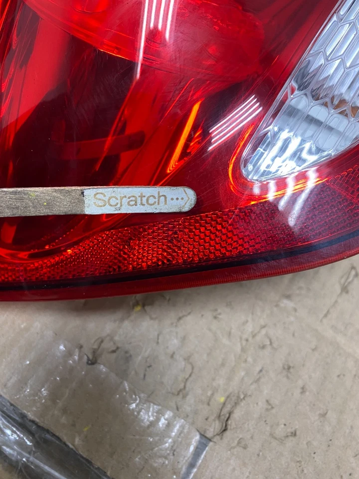 Luz trasera lateral izquierda LED 2011-2020 Dodge Journey conductor OEM U6961 DW Foto 4 de 4