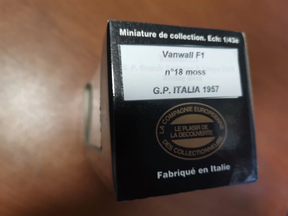 VANWALL VW57 - N°18 MOSS - FORMULA 1 - scala 1/43 - BRUMM modificato - Immagine 3 di 4