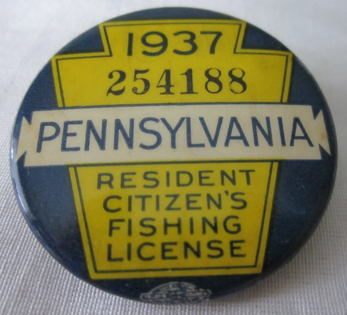Broche bouton originale vintage 1937 permis de pêche résident