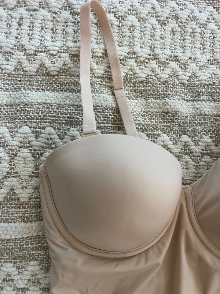 Alfombra roja Wacoal 36C sin tirantes + correas arena desnuda con aros ropa moldeadora nueva Foto 4 de 4