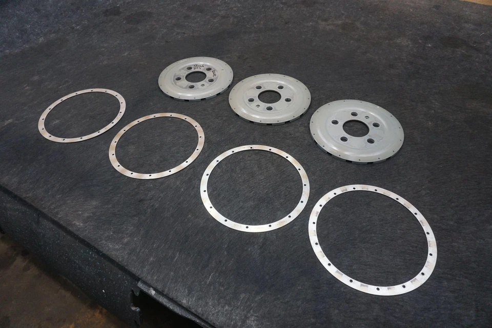 Juego de sombreros de freno traseros con anillos de retención OEM 4S9615331 Audi R8 GT4 4S 2016-18 Foto 2 de 4