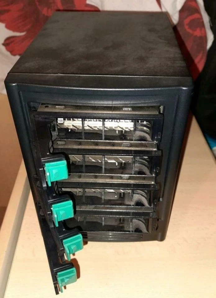 NAS Server Für 4 NAS-HDD von Intel ohne Festplatte - Bild 2 von 4