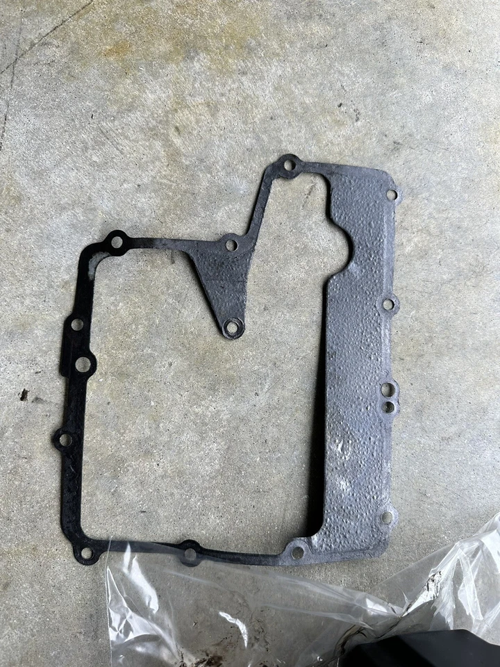 2007 YAMAHA FZ6 ДВИГАТЕЛЯ НИЖНЯЯ КРЫШКА МАСЛЯНОГО ПОДДОНА ЗАБРАТЬ 4S8-13400-00-00 - Изображение 2 из 4